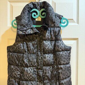 Old Navy Women's Gray Leopard Print Puffer Vest